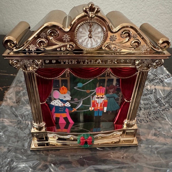 NWT Bath & Body Works Nutcracker Wallflower Projector Wallflower Plug - Picture 3 of 8